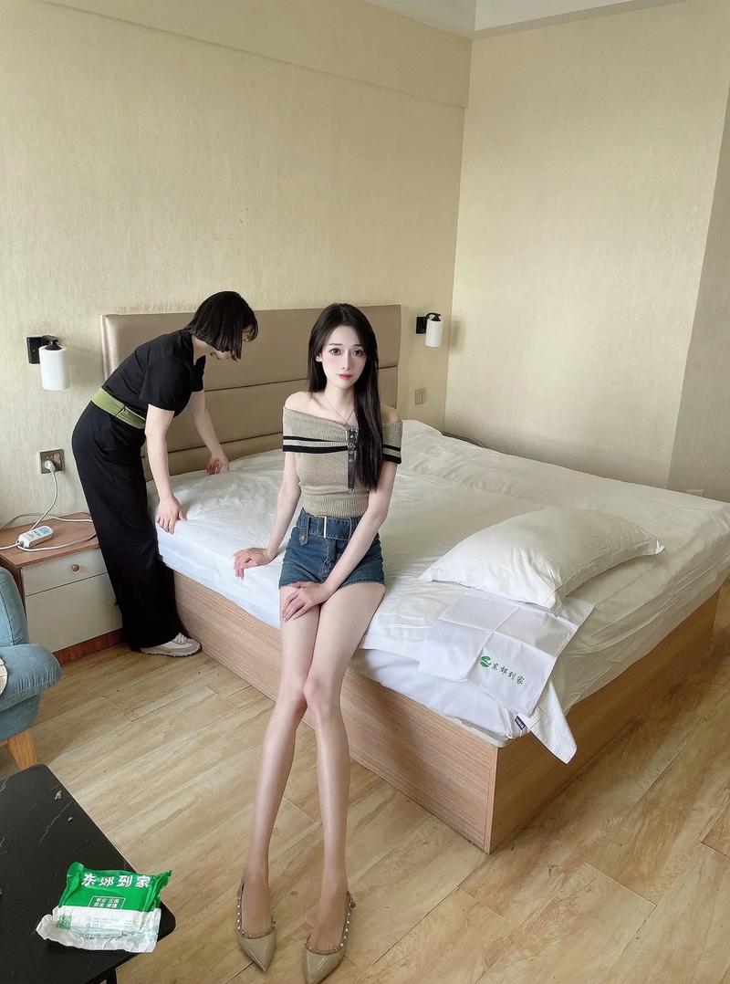 ɫ498