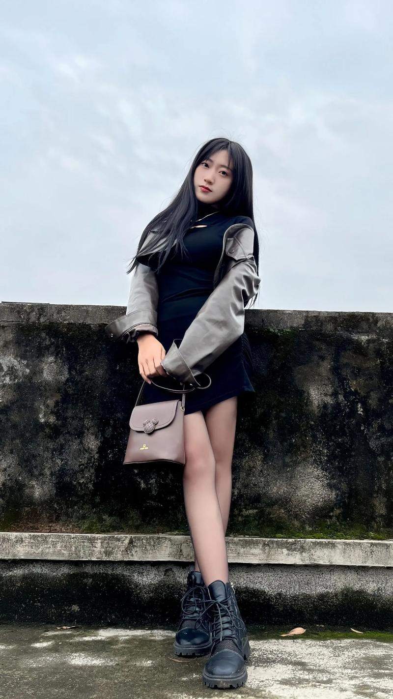 mmϵ